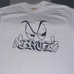 Brand new and still in original packaging, this Corteiz T-Shirt features a side eye logo with the CRTZ print. This unique shirt is unlike no other Corteiz shirt, and speaks volume, simple but just enough. This shirt would go perfectly with some black jeans and some Nike Panda Dunks, but would also go well with blue jeans and white shoes. This shirt can be worn in all seasons, but would work best for the summer. This would be ideal for parties, nights out, festivals/ events or casual wear.