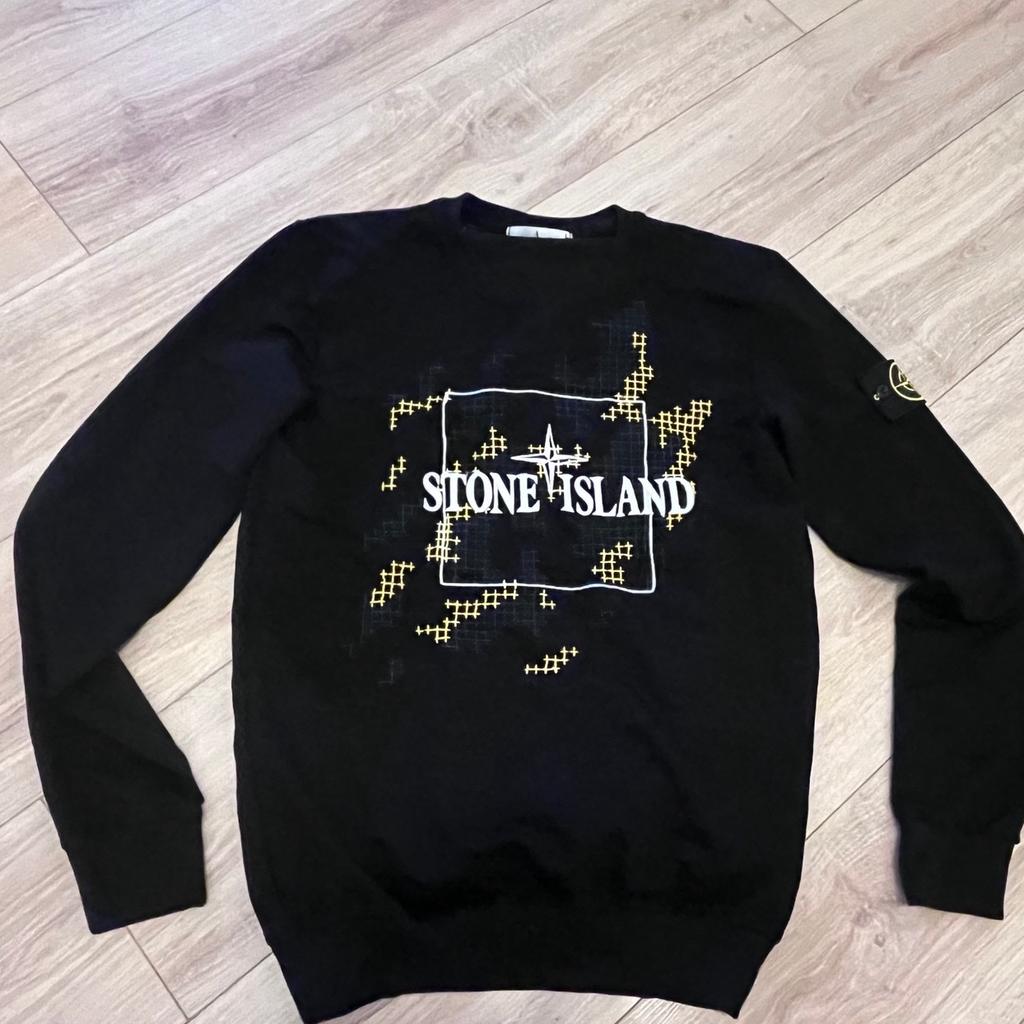 Biete hier meinen Stone Island Sweater Pulli in Schwarz an ♥️
Es steht zwar Größe L drin, aber der fällt kleiner aus..passend bei Gr. S.
Privatkauf: keine Garantie oder Rücknahme