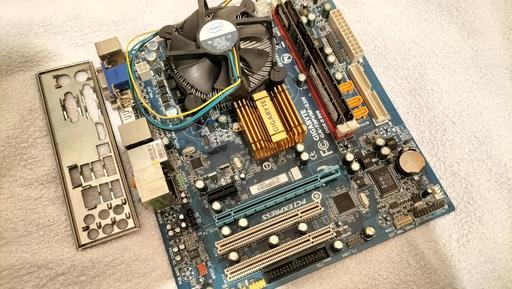 Buy & Sell East London Plaistow - East London - Photos for Gigabyte Intel PC motherboard + Intel CPU