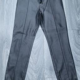 Zara Womens Black Trousers /Leggings leather , skinny leg !
Beand New
Size uk ; M/10
