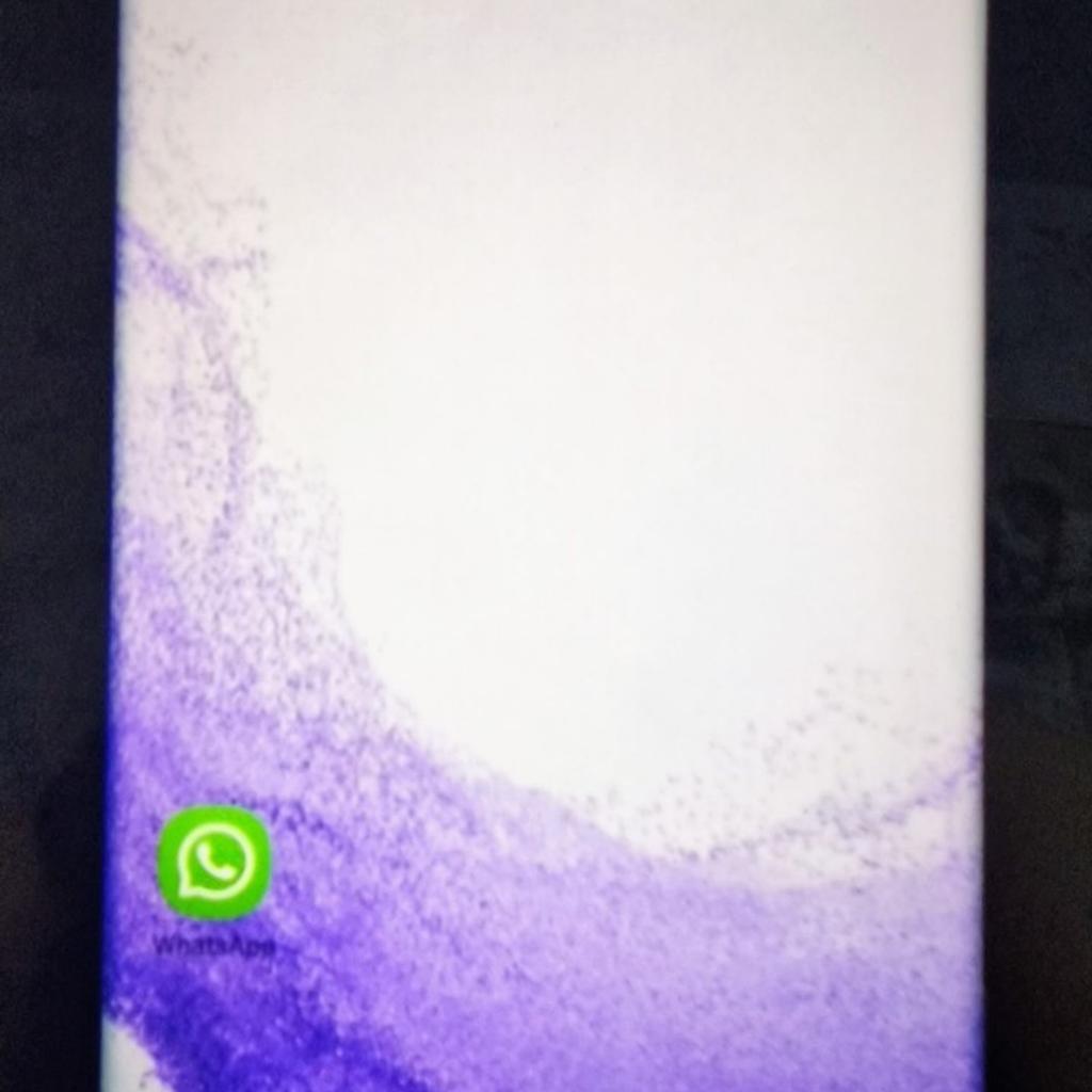 verkaufe hier mein Samsung galaxy s22 ultra in der Farbe Violett mit Karton Ladegerät und das Handy funktioniert einwandfrei bei Interesse gerne melden und Preisvorschlag senden.