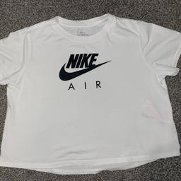 Very good condition girls nike cropped tshirt in size XL