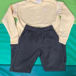 Yellow jumper and Green trouser bundle.

H&M Jumper -> Light, comfortable material. Age: 8-10

Zara Trousers -> Lightweight. Very comfortable. Age: 9 (134cm) 

A great combo or separates that you can wear anywhere!

Collection or delivery (additional postage cost).

Please take a look at our other children’s clothing and more!