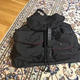 Orginal Burberry bag rucksack schwarz  
Sport sehr cool 
Modisch