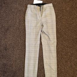 Zara 
Size is XS
Brand new 
Checked Trousers