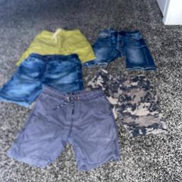 Next
Boys
There is 
 1 x navy blue shorts aged 4 yrs
1 x green shorts aged 4-5 yrs brand new never been worn
2 x denim shorts size 4 yrs
1 x camoflage shorts aged 4 years
All excellent condition 
From a smoke free home
Thank you