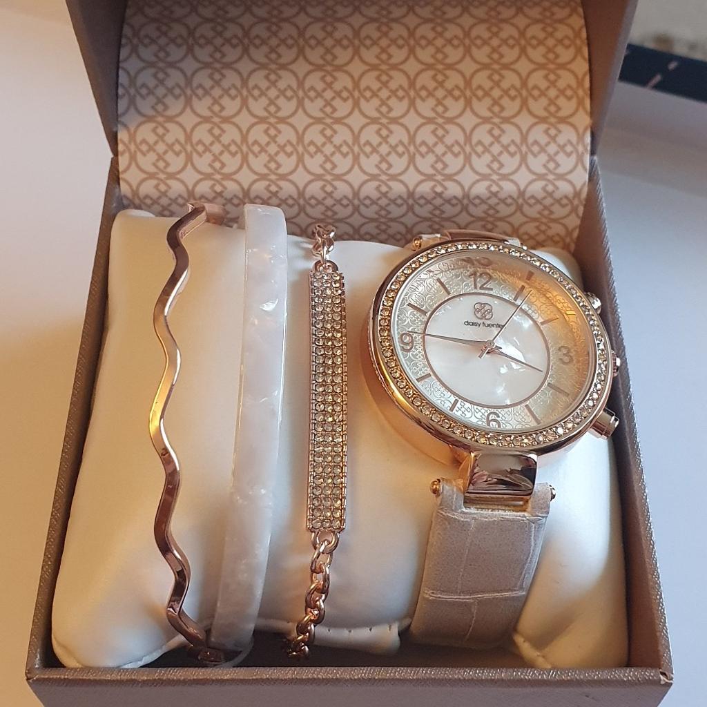 Daisy Fuentes Watch & Bracelet Box Set in NG5 Gedling for £20.00 for sale |  Shpock