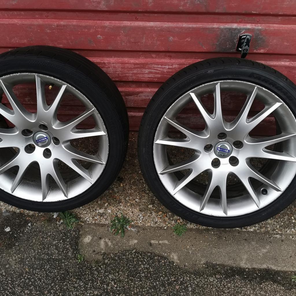 Alloy wheels with tyres for Volvo C70 18". The wheels are in a good condition, not perfect and the tyres with good threads, two pretty much new. Size of the tyres are 235/40/18. Collection only.
