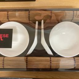 2 M&S Chinese Bowls, spoons & mats.
Never used. Boxed.