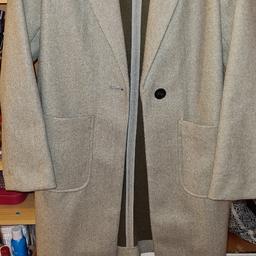New unused M&S biege ladies coat 
UK 6 fits size 8
RRP £75