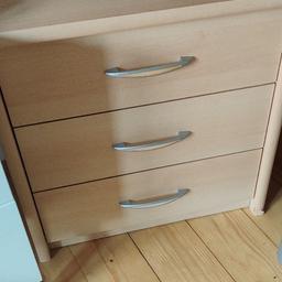 Spacious 3 drawer bedside table.
Great condition just a small chip by bottom, pictured.
Large drawers which store quite a lot
Collection only Hamilton square Wirral area