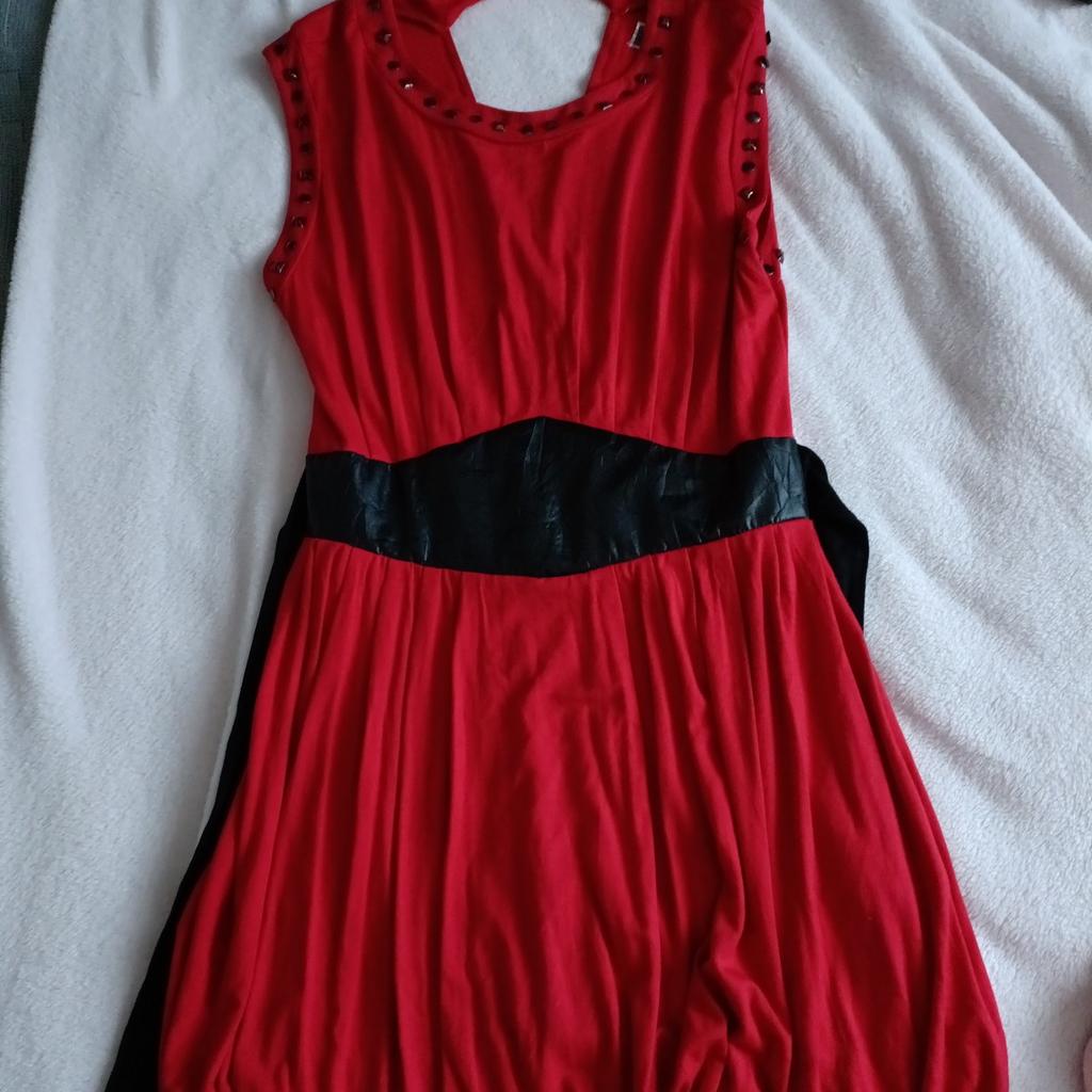 Lipsy dress size 8. would fit a 10 as material is stretchy. ties at the back. lovely dress but no longer fits. collect from Tipton dy4.