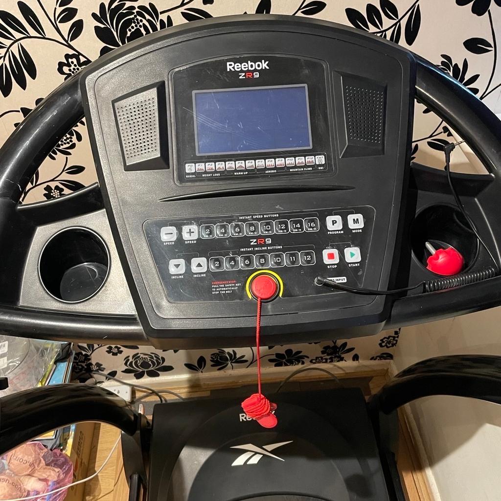 Treadmill in great condition hardly used has safety cord and cable for mp3 / phone, music can be played through speakers on machine, mph/km, loads of different programs pre set, inclines, also does your heart rate❤️ x2 drink holders and assembly guide and tools, selling as I prefer to run outside and is taking to much space in my bedroom £250 was up for £450 ono COLLECTION ONLY very heavy