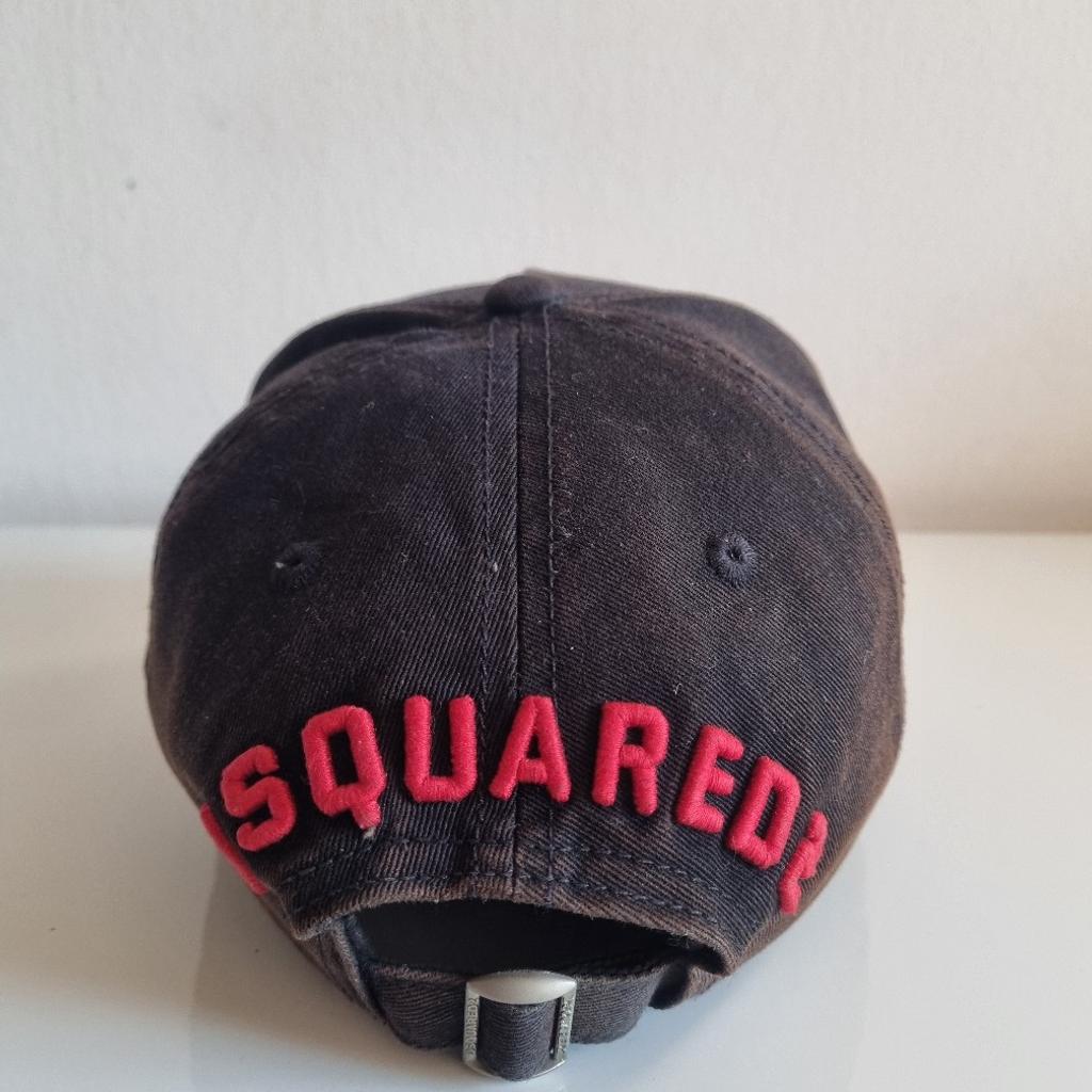 Cappello Dsquared2 Icon nero con scritta rossa. Taglia unica. Buona condizione.