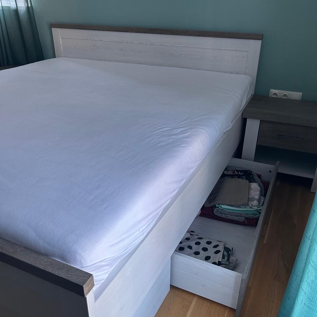 Schlafzimmerbett (größe 1,80x 200), Matratze, Lattenrost & 2x Nachtkästchen
