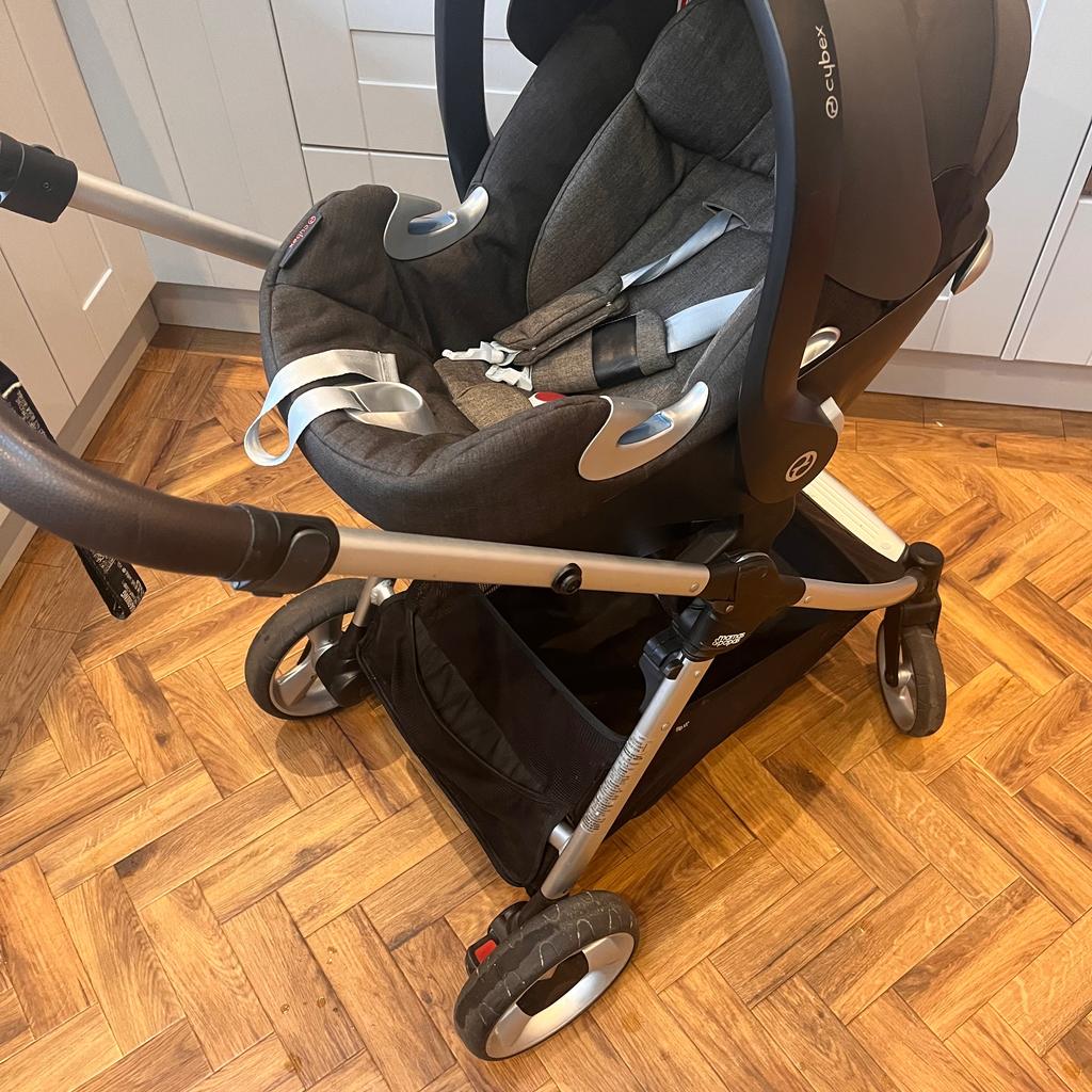 Mamas and Papas Flip XT2 pram bundle in Chestnut
Included is:
Stroller, carry cot with cover, warm footmuff, Platinum Cybex car seat with isofix base.
Also included is a mirror for use in car when baby is rear facing and the rain cover.