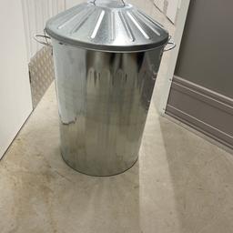 Galvanised metal bin. Brand-new never been used. Ideal for garden or home.