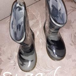 
wellies with flashing lights on heel £4

FROM SMOKE & PET FREE HOME
LISTED ELSEWHERE
COLLECTION B31, B32 OR B14