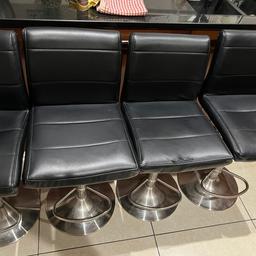 4 x Black wipe clean Bar stools 

Great for breakfast bar or bar

Adjustable height

2 in great condition 
1  has wear to the side
1 has wear to the front seat 
As shown in photos