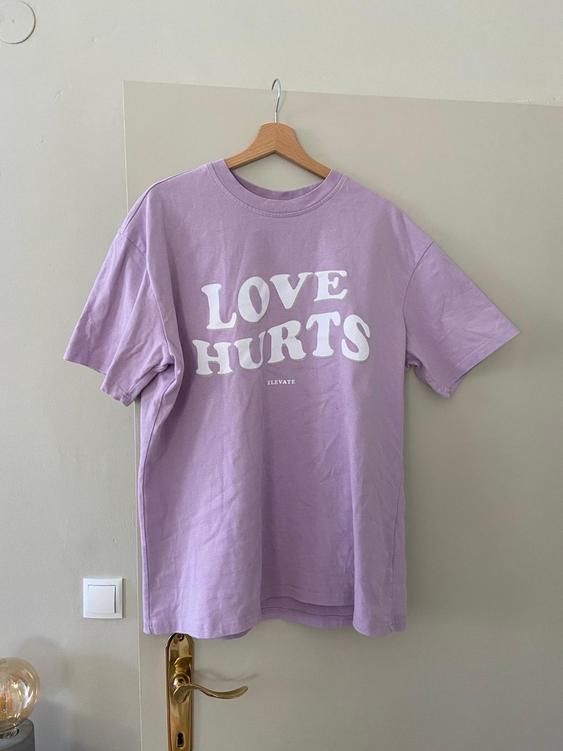 Elevate Love Hurts Shirt in 1160 Wien für € 35,00 zum Verkauf | Shpock AT