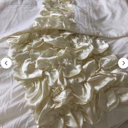 Ivory cream double duvet cover set , it has a big band of sating frills . Still in a good condition apart from some press studs don’t fasten .