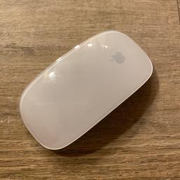 Apple Magic Mouse - perfektes Handling
- Multi-Touch - Mouse beliebig anklickbar für ein waage- und senkrechtes sowie diagonales oder kreisförmiges Scrollen
- Kabellos (Bluetooth, Reichweite bis zu 10 m)