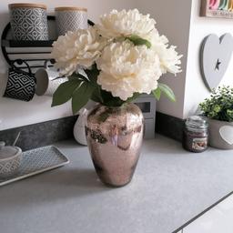 Next artificial flowers in vase.
In good condition.
From a pet and smoke free clean home