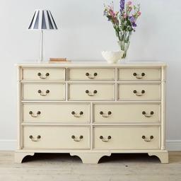 Laura Ashley Clifton 6+4 Drawer Chest 

Timeless and elegant, the Clifton 6+4 Drawer Chest boasts a hand-applied patina to create a unique aged effect that is complemented by antiqued handles. This handsome chest comprises six small drawers and four large drawers offering a wealth of storage space.

More of a cream in colour or off white

Height 93cm Width 144cm Depth 48cm

In good used condition 

This costs £1175 to buy new at next.co.uk so grab yourself a bargain!

*****Please do not pay before collection*****

Cash or bank transfer on collection 

Thank you for looking