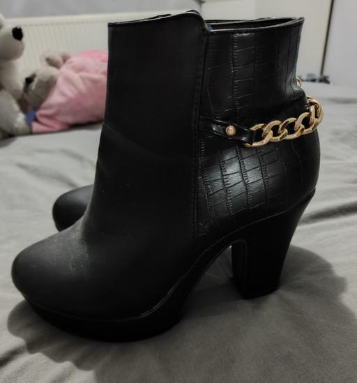 Buy & Sell Essex Basildon - Photos for Yours black ankle boots size 6