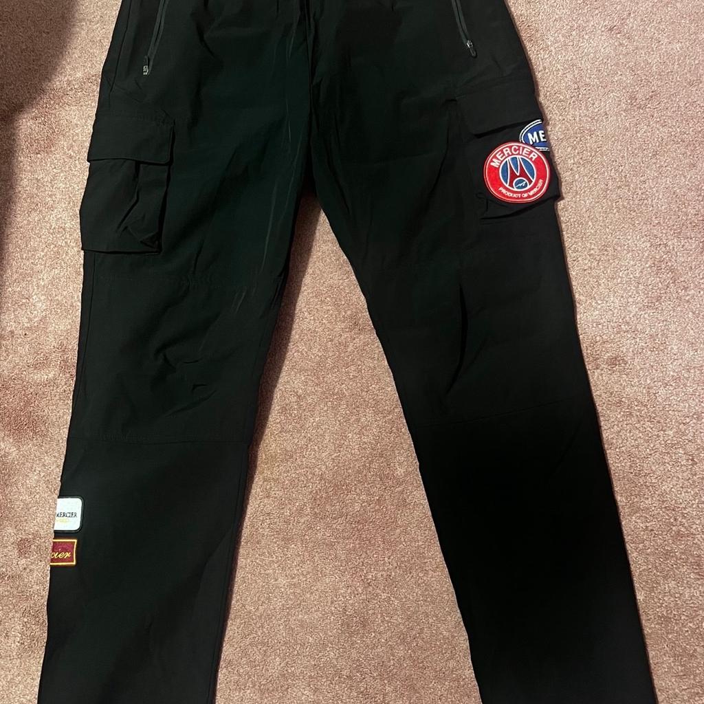 Brand New Without Tags - never been worn

Elastic adjustable waist & ankles,
2 zip up pockets,
2 box pockets lower,
Mercier logo on pocket & lower right leg

90% nylon +
10 % elastane

£70, free postage included
