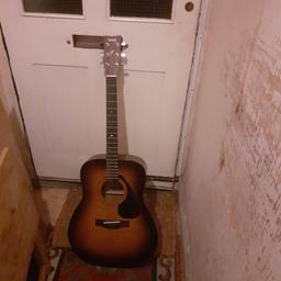 Full size acoustic guitar 
fully strung 
low action 
fully tuned
Nice sound
07740174379