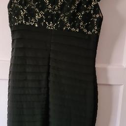 Wallis Bodycon Dress UK 10.

Gorgeous floral pattern on the top with rose gold underlining to complete the elegant look.

Clearing out wardrobe as bought but never worn due to pregnancy.  Need the space ASAP, so to move this on to some who can shine.

Can be posted out at extra costs of £3.95, Royal Mail small parcel, so can combine with other items too.