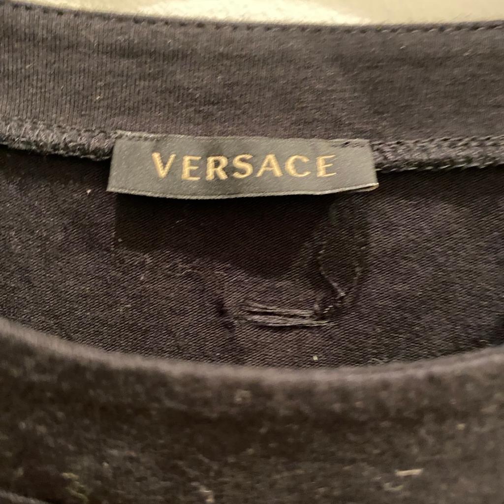 T- shirt Versace Ligi Medusa sulla schiena dietro al collo
Taglia 44