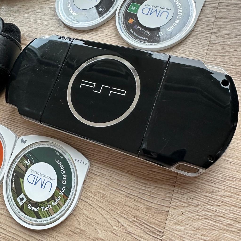 PlayStation portable PSP 3004 mit Spielen & Zubehör
Versand gegen Aufpreis möglich.
Keine Garantie und kein Umtauschrecht!
