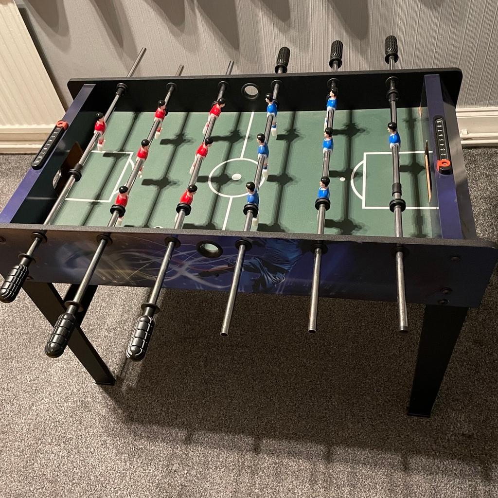 Kids football table, hardly been used due to downsizing. Excellent condition.
20inch wide
37inch long
27 inch height