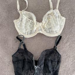 
Two underwired bras
Gossard cream lace 
Elle Macpherson intimates black & grey lace 
Excellent condition, only worn once or twice

* FROM A SMOKE & PET FREE HOME *

** PLEASE VIEW MY OTHER ITEMS - HAPPY TO COMBINE POSTAGE **