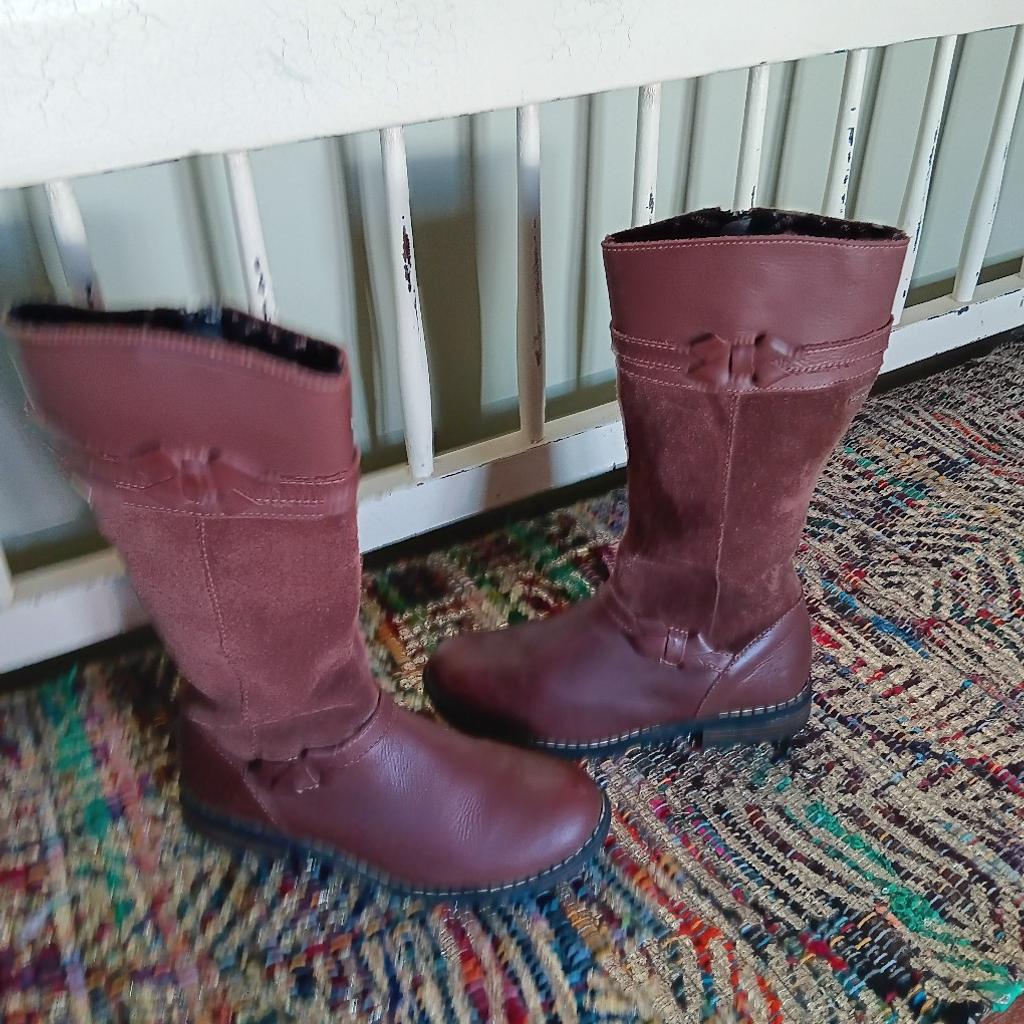 We have a pair of Ladies/ Girls high quality Aqua-rite dark brown leather boots
Hardly worn in very good condition
Size UK 2F
 Euro 34F