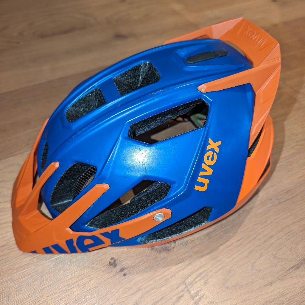 Gebrauchter UVEX quattro pro MTB Helm.
Größe: 56-61cm Kopfumfang

Preis ist VB.