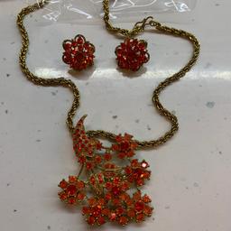 Necklace & earrings set
Orange & gold