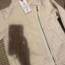 Brand new comfy and warm jacket…excellent for winter…never been worn brand new.