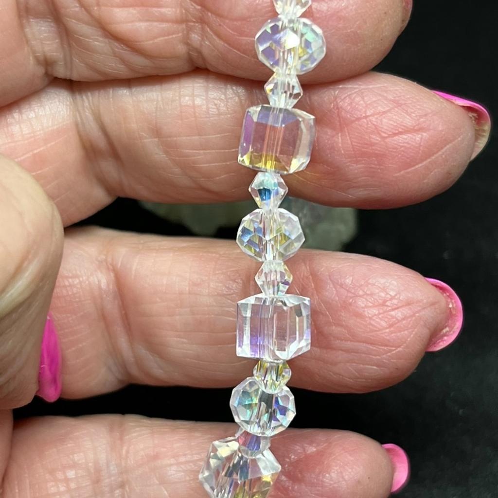🌸Beautiful faux crystal bracelet with these lovely colour changing stones.
🌸Will fit up to a 7 1/2” wrist and they have an extension piece too.
🌸Can be collected from Loughton IG10 if you are local to Loughton.
🌸Comes with free postage.
🌸No offers please - price is firm.
