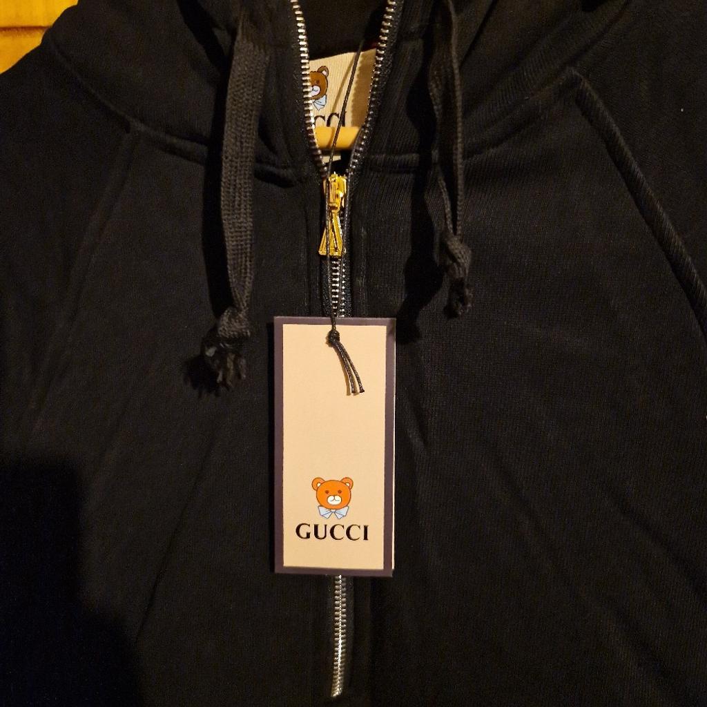 WhatsApp me on 07889333682 for any info or questions

Gucci Hoodie Top - New - Size Large