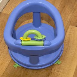 Bébé confornt Swivel bath seat 6-12months.
Sold as seen.
Suitable for 6-12months.
Collect only.
Cash on collection.
From pet and smoke free house.
No delivery!

• Ergonomic back support
• 360° swivel
• Keep your hands free to bathe baby
• 4 suction pads for non-slip use
• 6 Months+
• Only to be used on non textured surfaces