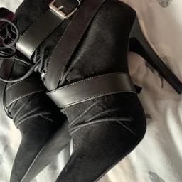 BRAND NEW ZARA SHOES

Black in colour with elegant buckle design

grab a bargain!

Message if interested and I may reduce the price

No return/refund