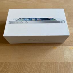 Originalverpackung des iPhone 5 OHNE das iPhone, nur die Schachtel mit Kurzanleitung und Apple-Aufklebern (siehe Fotos)! Der Verkauf erfolgt unter Ausschluss jeglicher Sachmittelhaftung.
