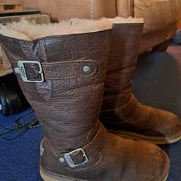 UGG BOOTS fleece lined size 4.5 with very little wear