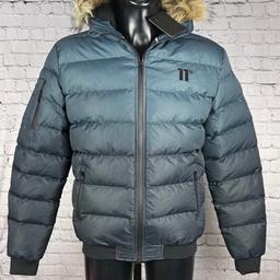 Medium Mens 11 Degrees Missile Fade Jacket
Detachable fur trim
46” Chest measurement
27” Back length
Brand new with tags £45.00


Please check out my other items


#coat #jacket #sweater #sweatshirt #matching #matchingset #jogger #joggers #hoodie #new #newwithtags #mens #menswear #tracksuit #trackpants #winter #boys #teens #eleven #degrees #11