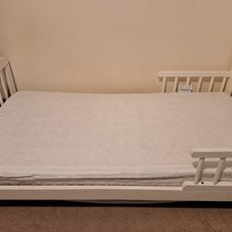 white wooden toddler bed and mattress.
both are used but in good condition.
some small marks are visible I will see if I can get them off. and some slight markings on the wood. the close up picture shows the worst mark in the wood should be fine with a bit of paint. condition of the actual frame is fine.
cover can be unzipped and washed on the mattress.
only selling as my boys are having bunk beds so need it gone.. might accept sensible offers.