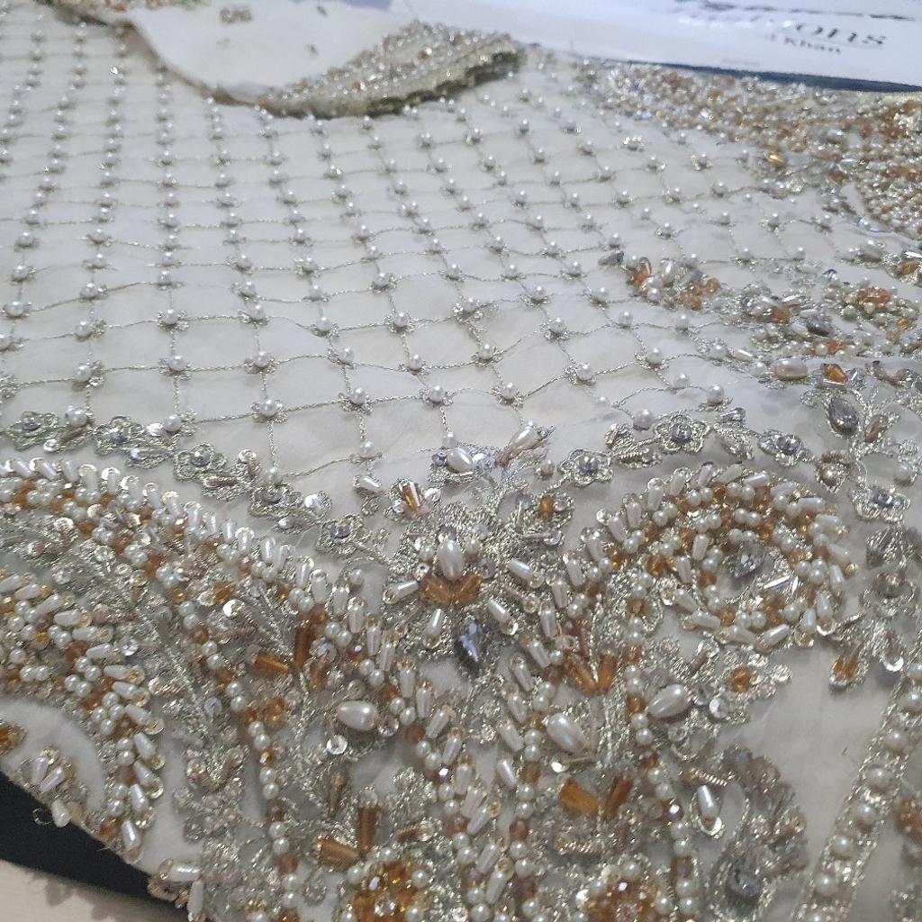 Asian wedding suit
Used once only
This is a size small
I have 2 of these both in a size small
These are from organza fashion
Selling for cheap, was originally £80 +

Please allow for a difference in colour
There may be a few diamonds/beads missing

Feel free to ask any questions/ for measurements

I can do a good deal if you buy both