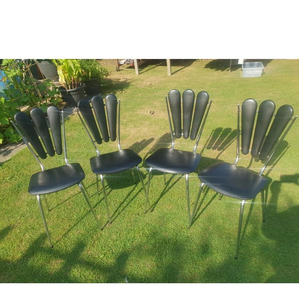 Tubmenager 1960s Petal Chairs X 4
RETRO
Good sturdy condition
No rips or tears
They have some pitting on the chrome (see pics) but that adds to the patina.
Stackable
Collection only please